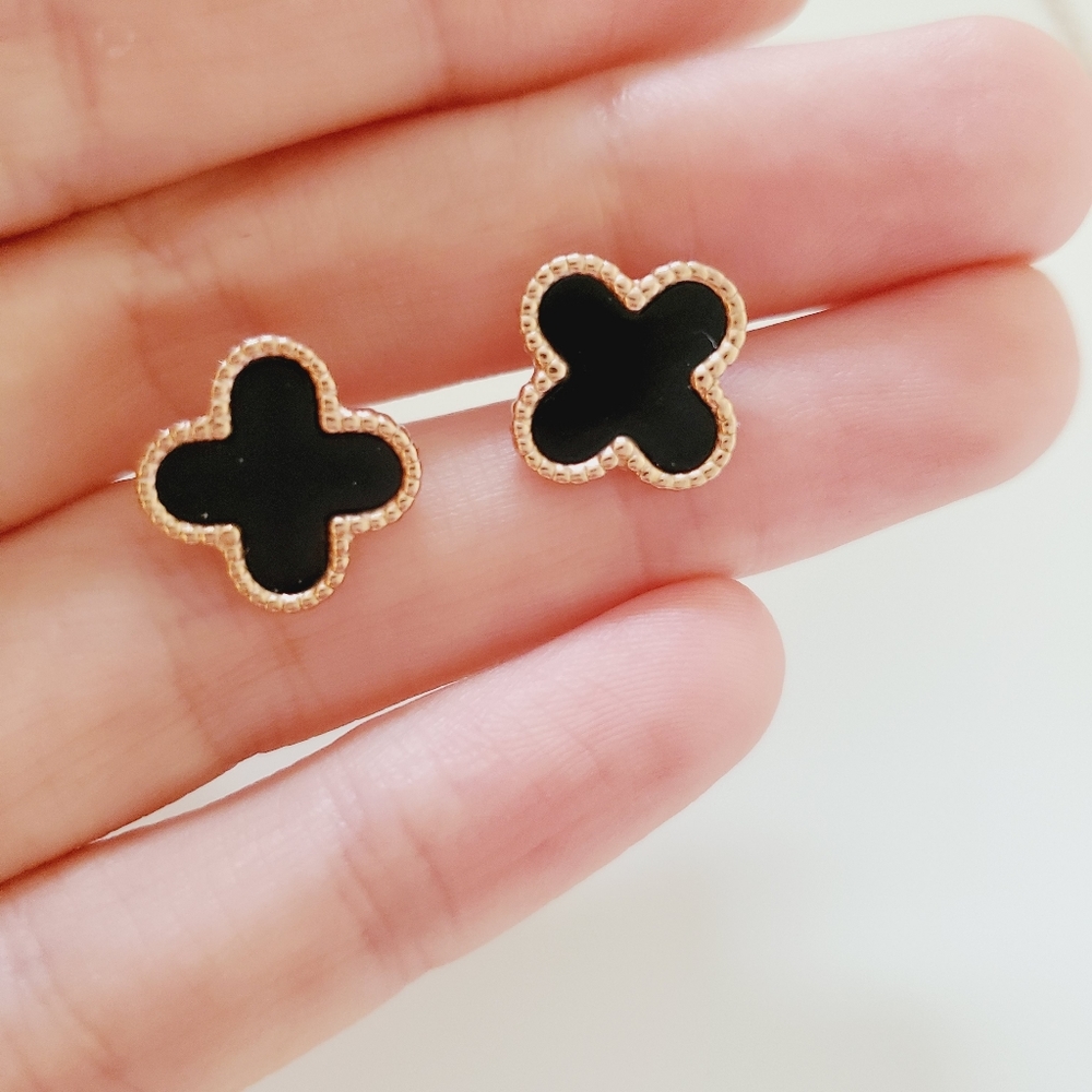 Gold Filled Four Leaf Clover Necklace and Earrings Set - Picture 5 of 9